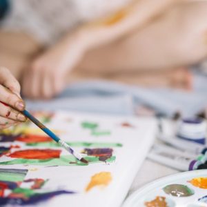 atelier-enfant-peinture-684x1024